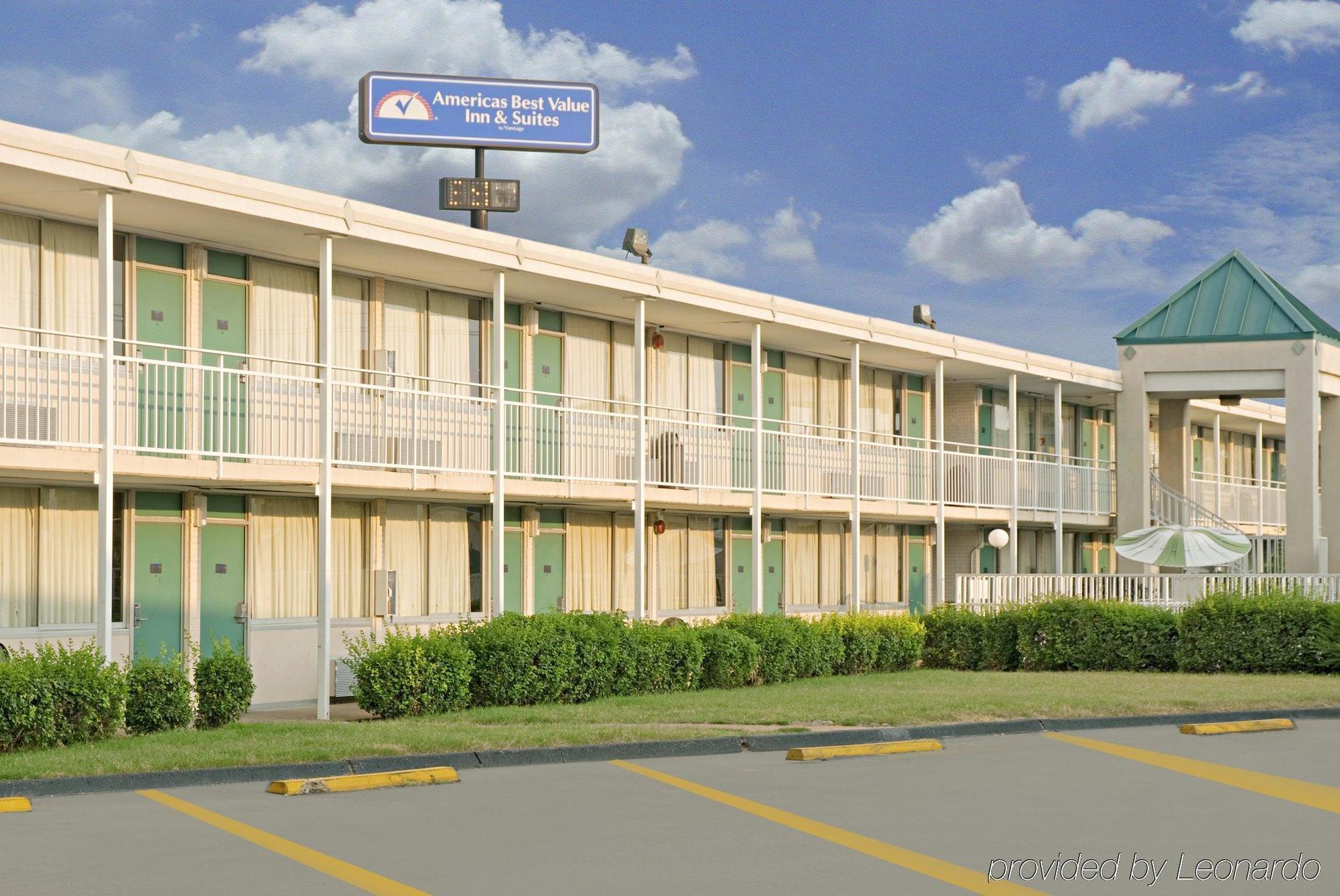 America'S Best Value Inn & Suites - Memphis/Graceland Bagian luar foto